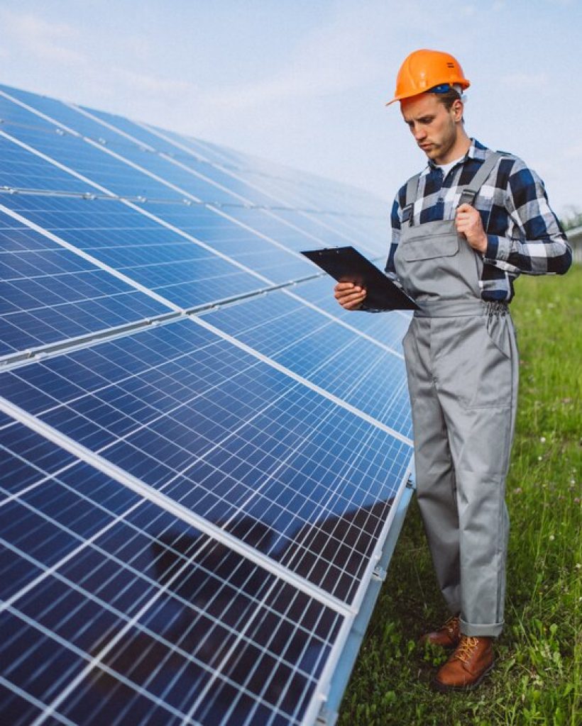man-worker-firld-by-solar-panels_1303-15573