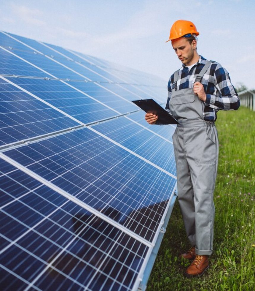 man-worker-firld-by-solar-panels_1303-15573